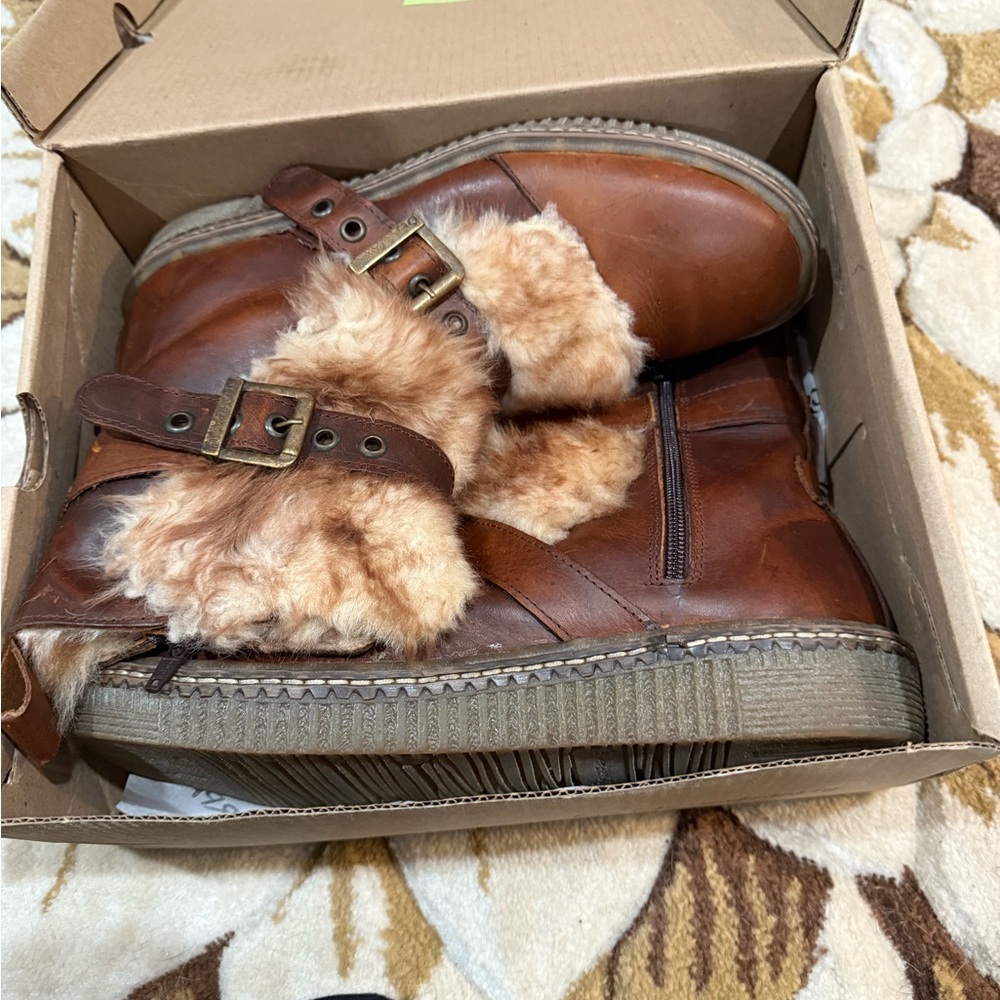 NWOT BearPaw Brown Faux Fur Trim Winter Boots